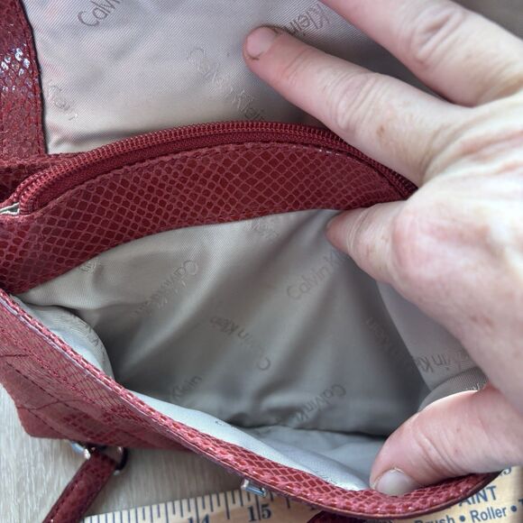 Calvin Klein Red Quilted Faux Python Crossbody Bag Chain Strap 8"x5.5" Y2K - Picture 8 of 14
